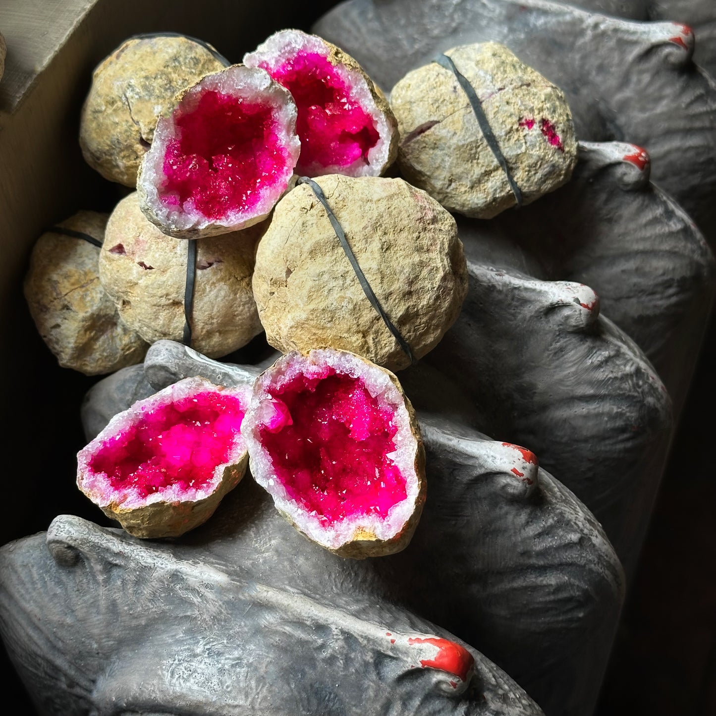 Géode blanche Quartz Irisé Rose