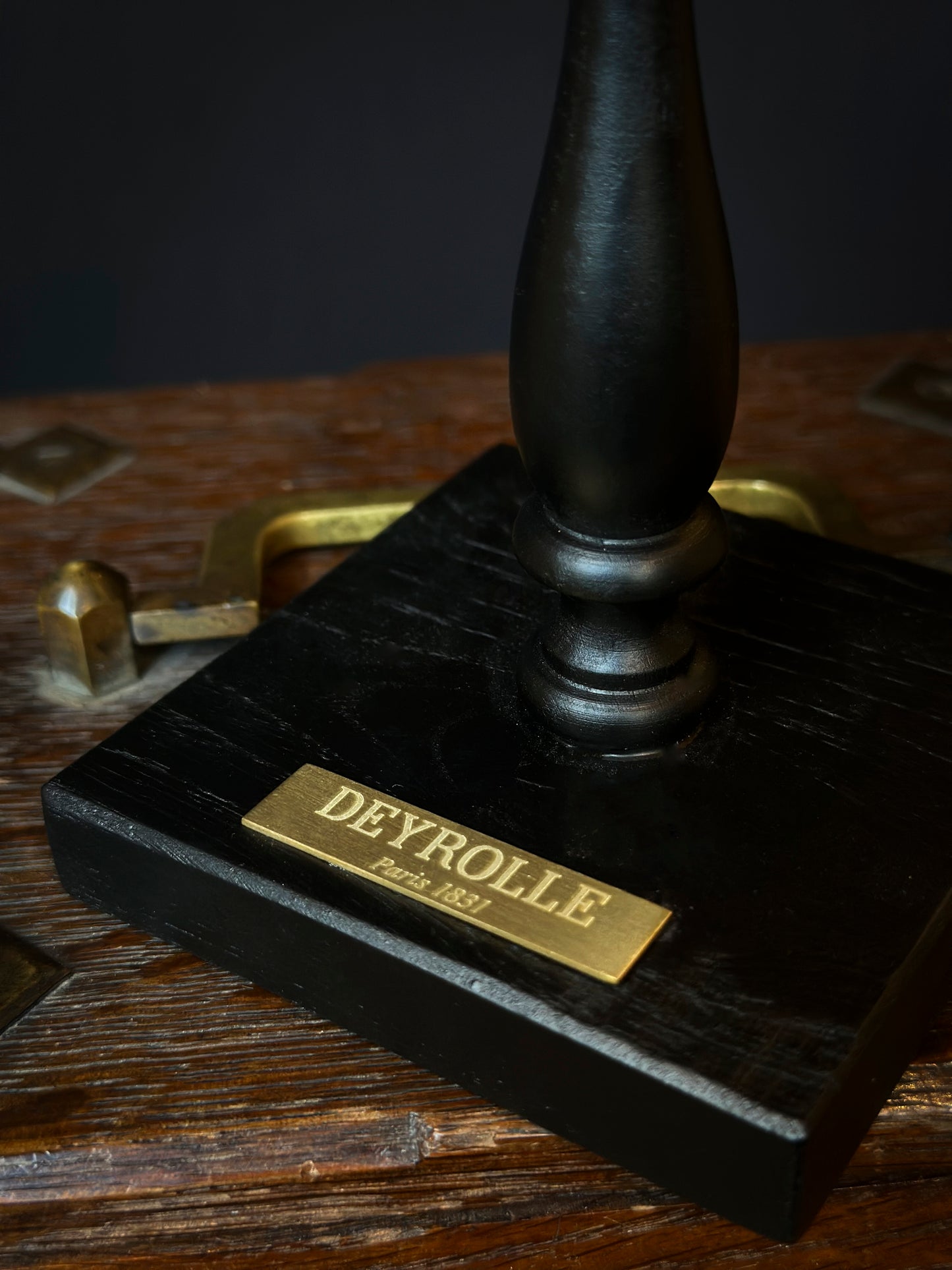 Pearly turbo on turned wooden base