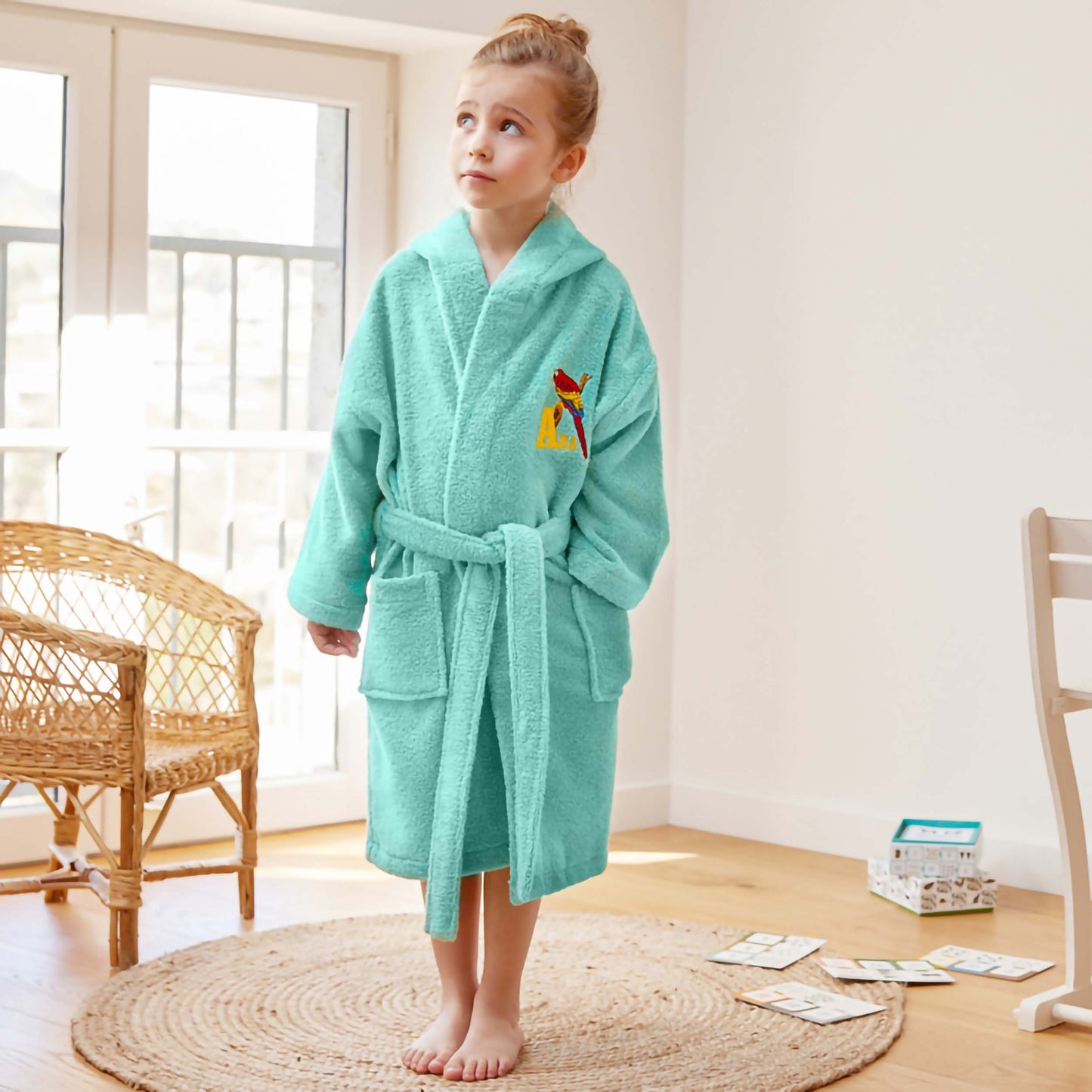 Peignoir brodé à capuche turquoise - Motif Ara