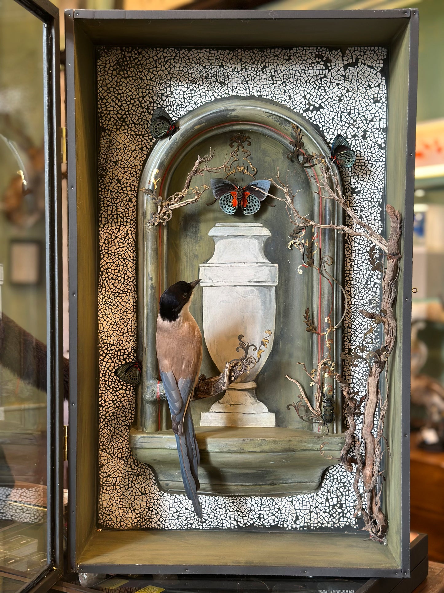 The Vase and the Bird