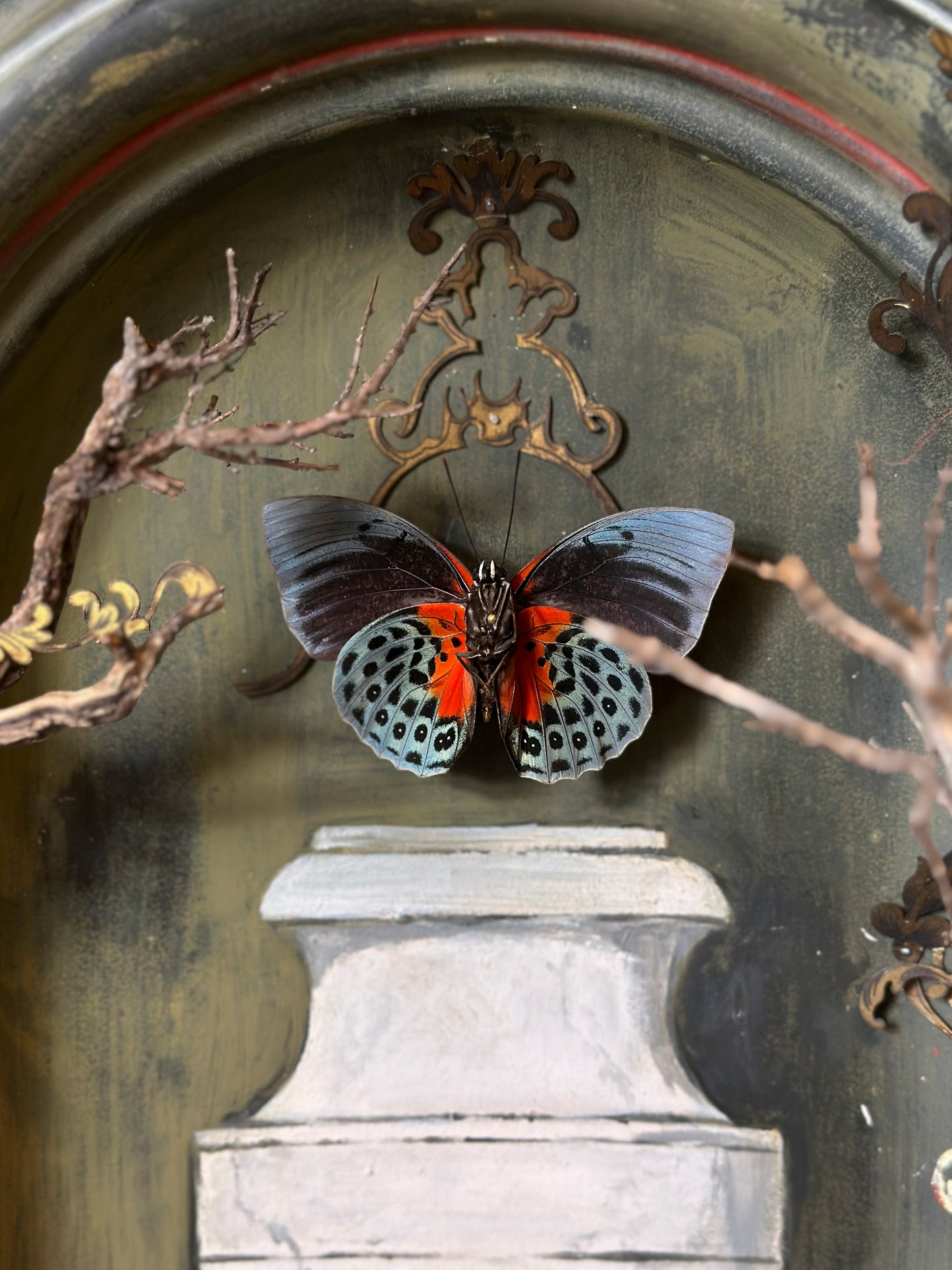 The Vase and the Bird