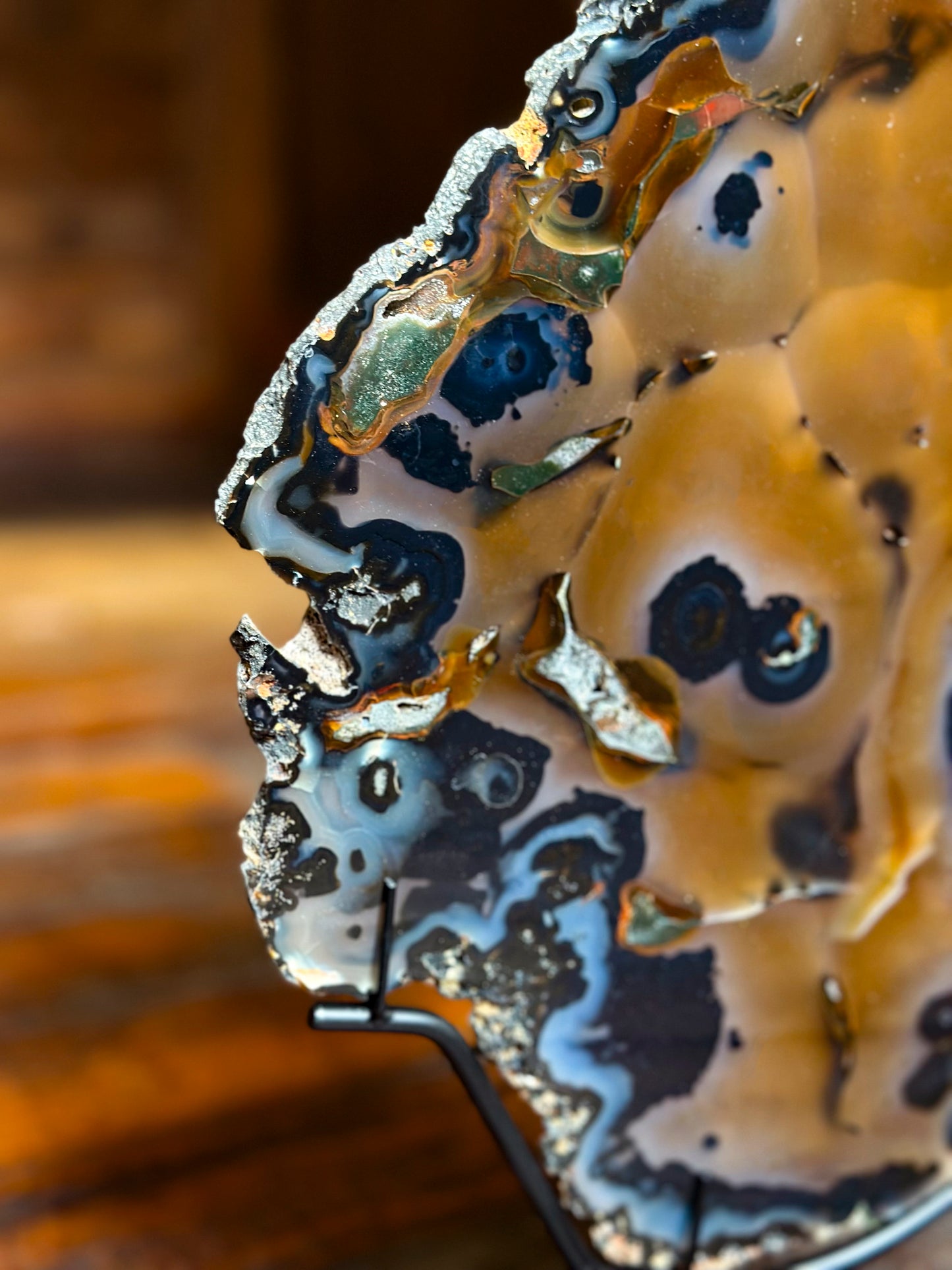 Tranche d'agate sur socle acier