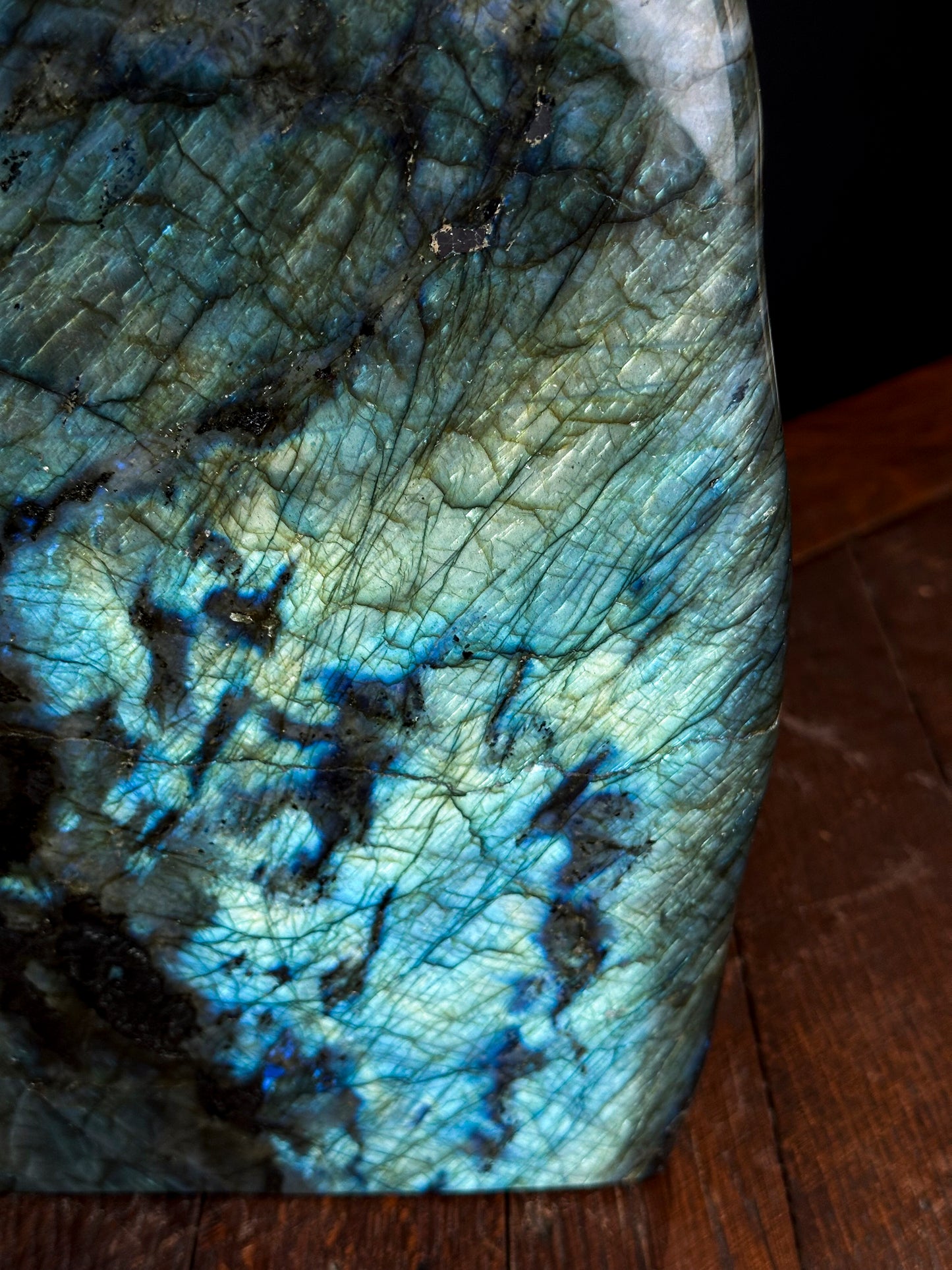 Grand bloc de Labradorite bleue semi-poli