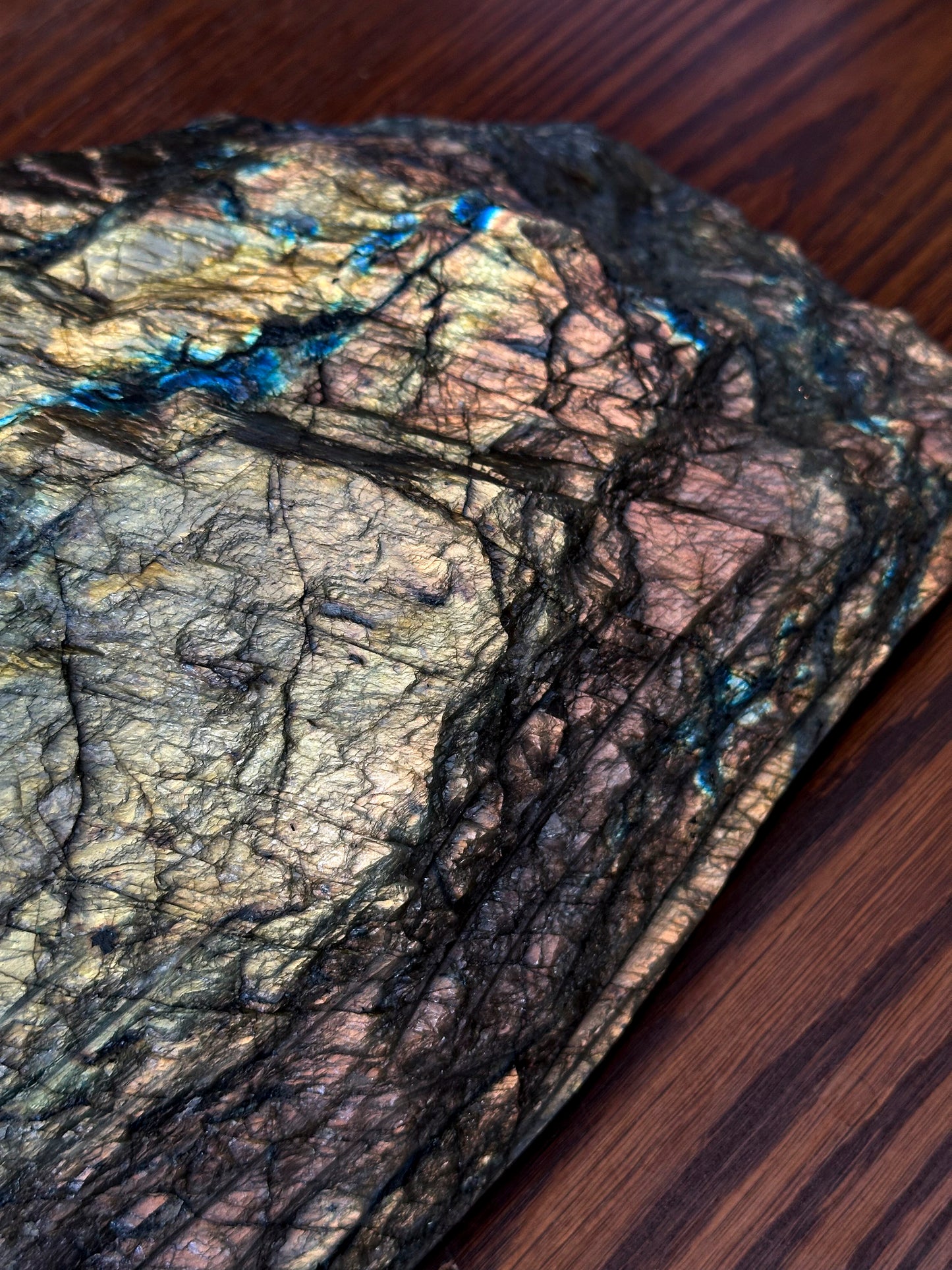 Grand bloc de Labradorite semi-poli