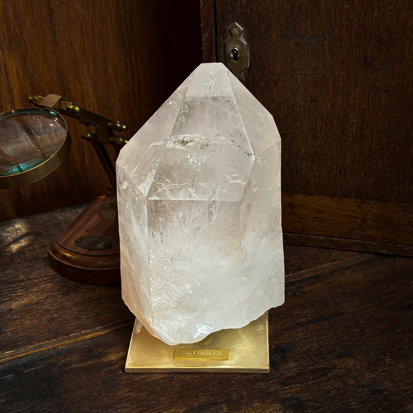 Cristal de quartz sur socle en laiton