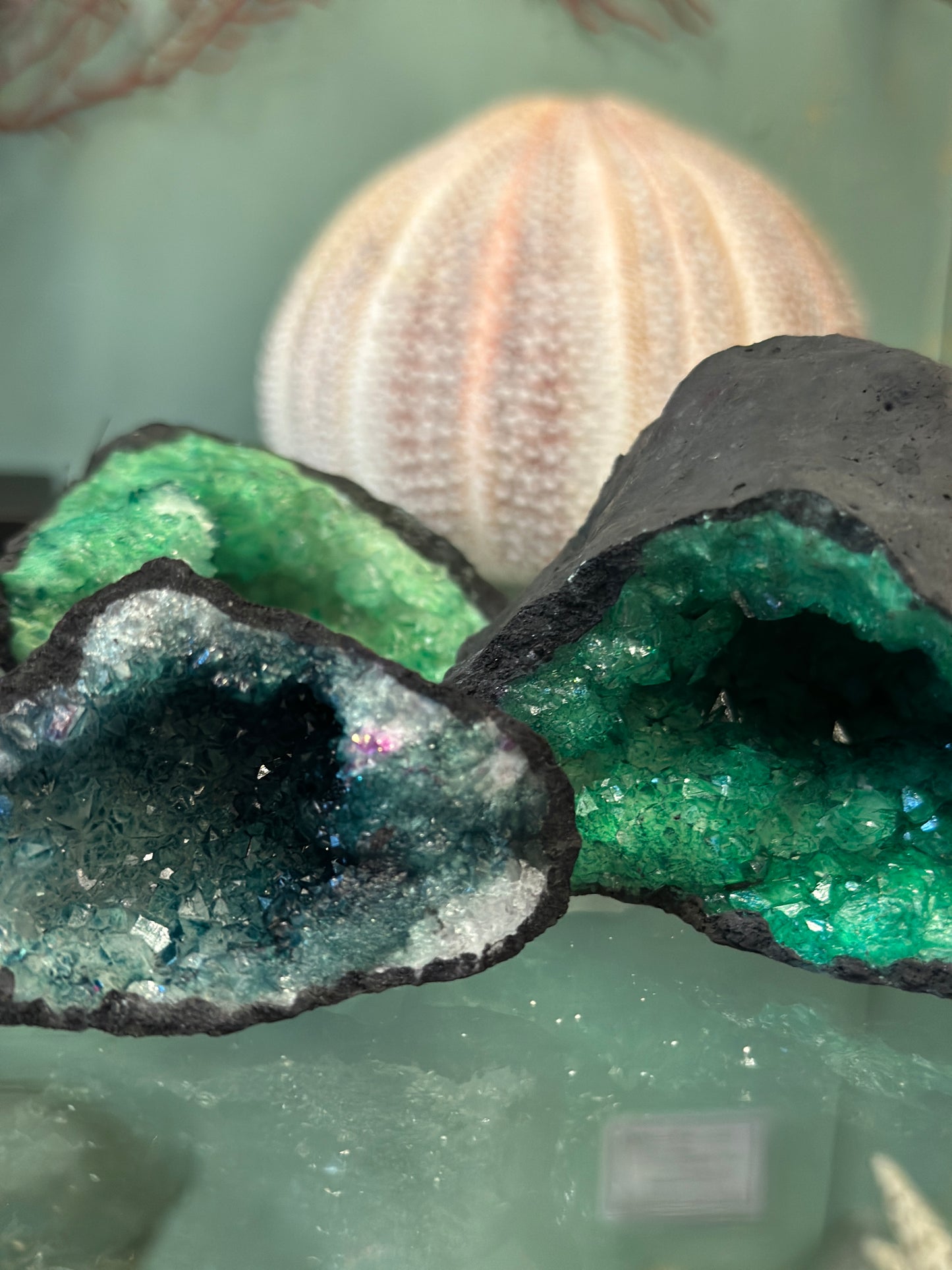 Géode de quartz irisé vert